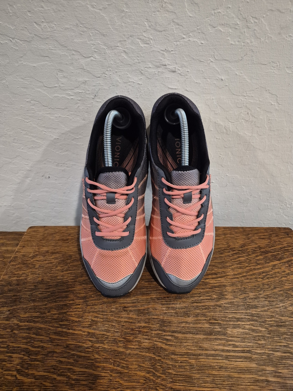 Vionic Alliance Orthotic Athletic Walking Sneakers
Women's Size US 9 - Picture 5 of 7